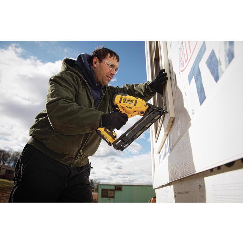DeWalt 20V MAX XR 15 Ga. Cordless 34 deg Nailer Kit (Battery & Charger) 20 V