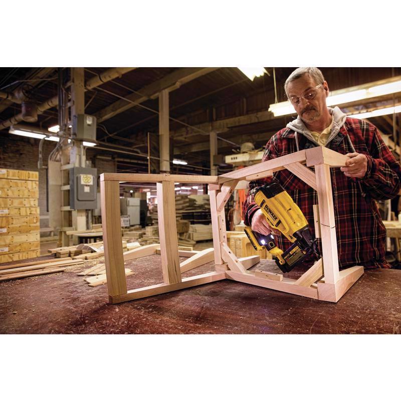 DeWalt 20V MAX XR 18 Ga. Cordless Brad Nailer Kit (Battery & Charger) 20 V