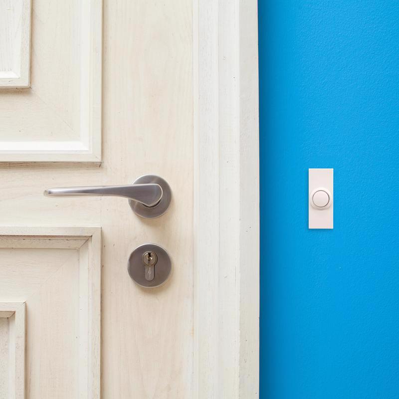 Heath Zenith White Plastic Wireless Pushbutton Doorbell