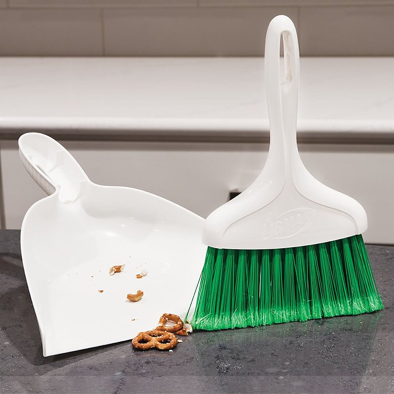 Libman 1031 Whisk Broom with Dustpan, 6-3/4 in Sweep Face, Pet Bristle, 11 in OAL, Plastic Handle