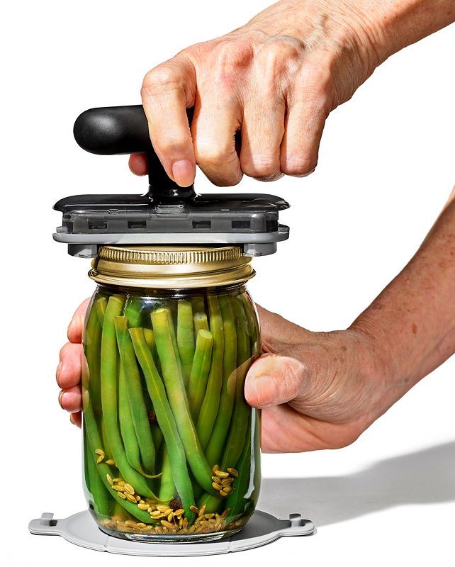 Good Grips 11332200 Twisting Jar Opener with Base Pad, Black, 5 in OAL