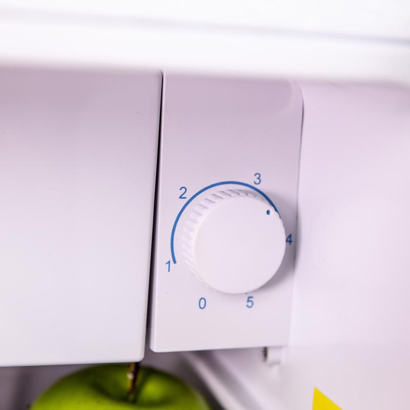 Avanti 1.6 cu ft White Steel Compact Refrigerator 200 W