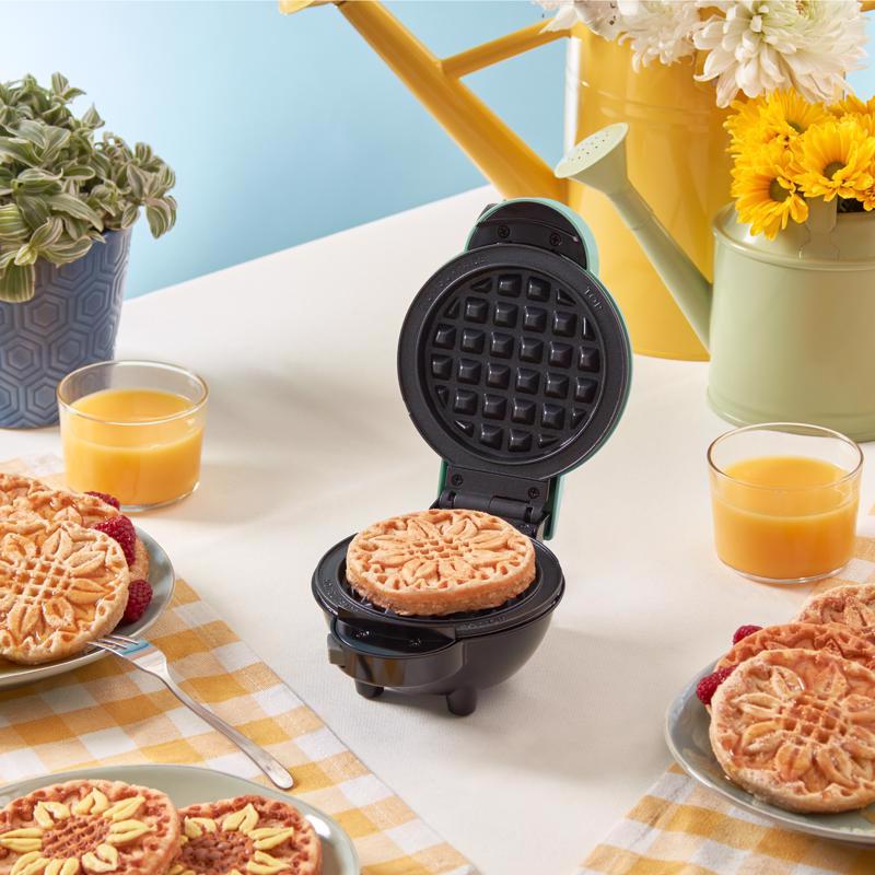 Dash MultiMaker 1 waffle Gray Metal Mini Waffle Removable Plates