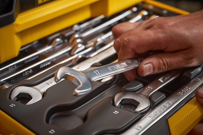 STANLEY STMT98107-LA Mechanic's Tool Set, 126 -Piece, Chrome Vanadium Steel, Chrome